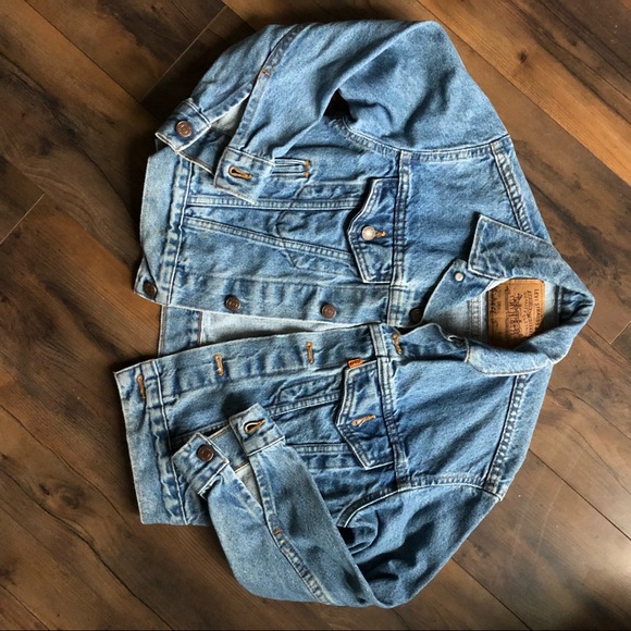 Levi's Jackets & Blazers - Crop Levi Jean Jacket